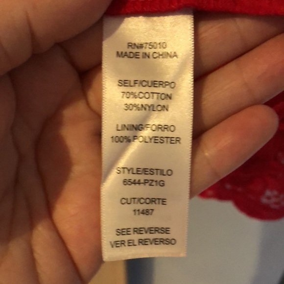 Red lace dress - Picture 5 of 8